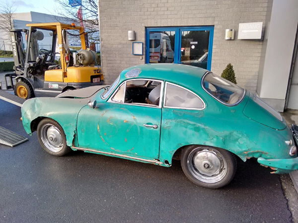 Porsche 356 verrezen uit de modder