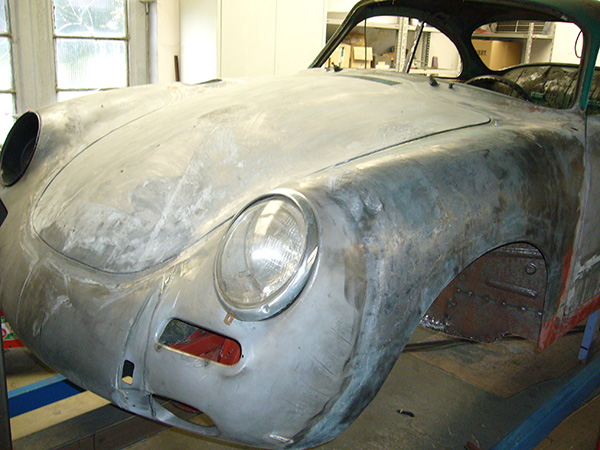 Porsche 356 verrezen uit de modder