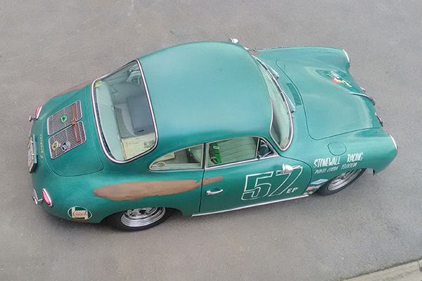 Porsche 356 verrezen uit de modder